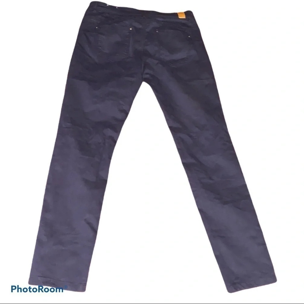 Stradivarius dark blue womenโs denim stretchy jeans Sz 44